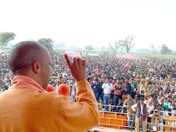 मुख्यमंत्री योगी का बड़ा आरोप, अहमदाबाद ब्लास्ट के दोषी के पिता कर रहे सपा का प्रचार